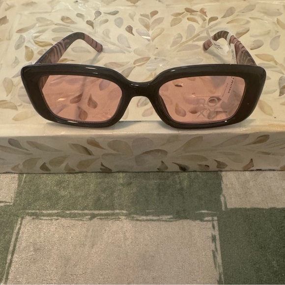 NWT Roxy Black Sunglasses with Pink Lenses - Picture 2 of 11